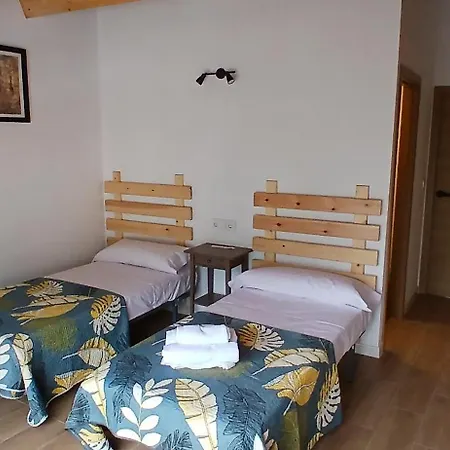 Hostel De Salas Albergue *