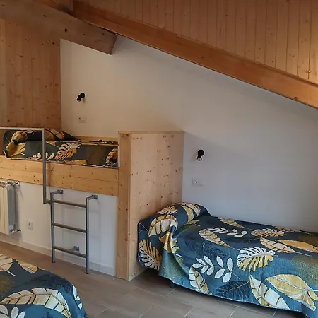 De Salas Albergue Hostel *
